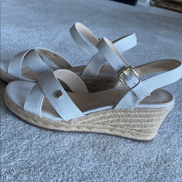 Tommy Hilfiger ivory Wedge Sandals 7-1/2 - Picture 3 of 9